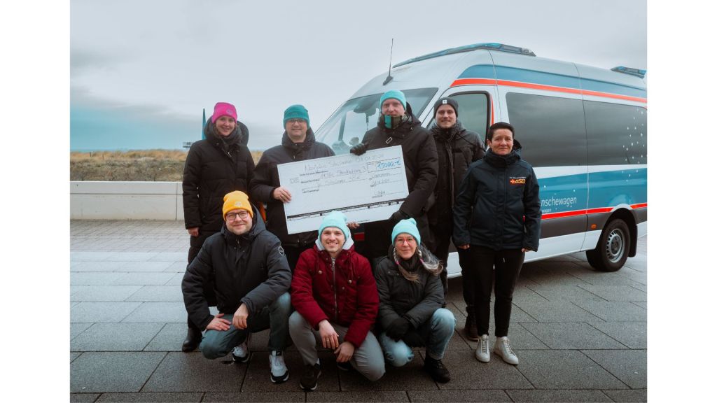 Eiskalt den Wunsch erfüllt. Eisbademeisters sammeln 15.000 € für den Wünschewagen